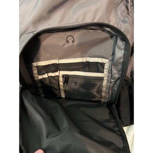 LL Bean Gray Black 31L Backpack - Picture 3 of 5